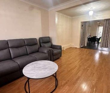 Lansbury Avenue, Feltham, TW14 - Photo 1