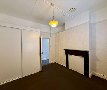 Charming One‑Bedroom Home with Modern Comforts and Convenient Features - Photo 2