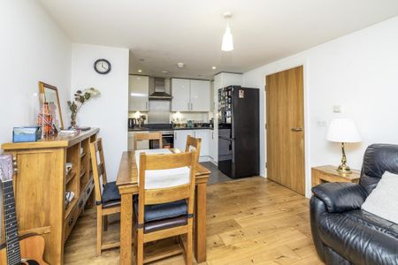 3 bedroom flat to rent - Photo 5