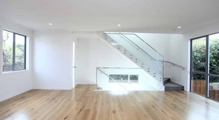 Near New Executive Family Home - Photo 3