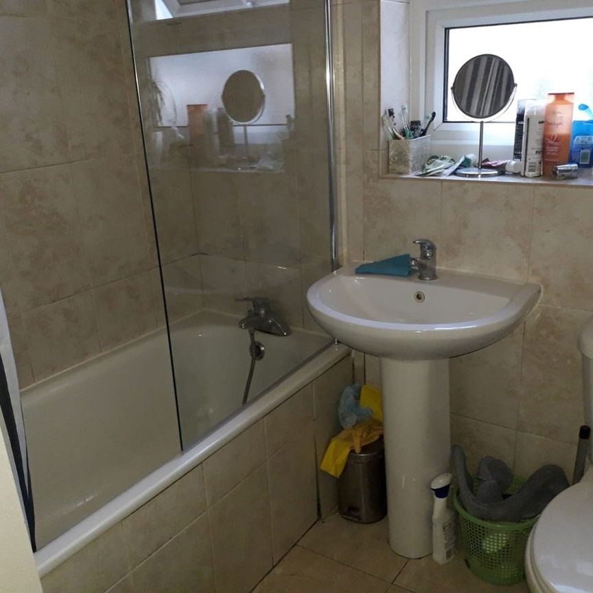 Room in a Shared House, Edward Road, E17 - Photo 1