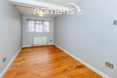 Bedford Close, Maidenhead, Berkshire, SL6 - Photo 2