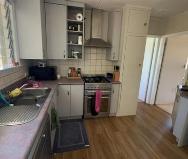 Two bedroom unit close to Blenheim CBD - Photo 3