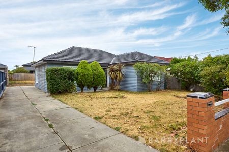 CENTRALLY LOCATED WITH GARDENING INCLUDED. - Photo 5