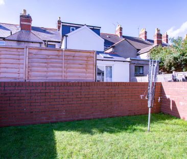 Modern 6-bedroom Coburn Street house - Photo 3