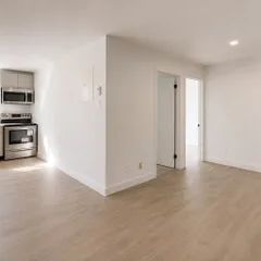 1 room apartment of 73m² in Montreal - Photo 2