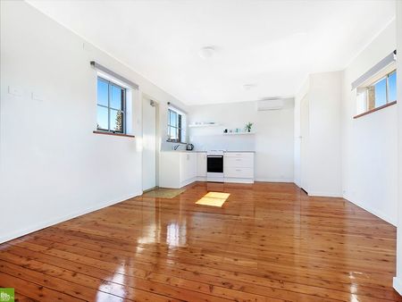 “Unique rooftop studio apartment” - Photo 2