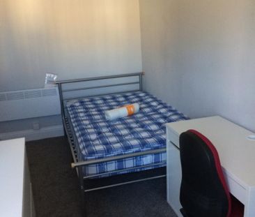 5 bedroom flat to rent - Photo 2