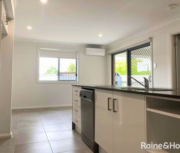 Modern 4-Bedroom Duplex in Convenient Nowra Location - Photo 4