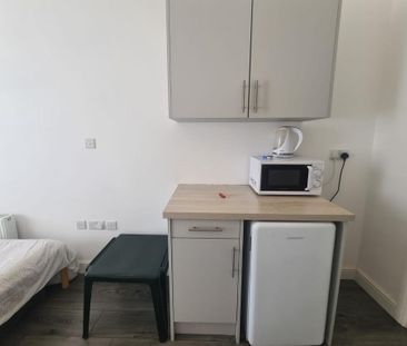 Studio to rent - Photo 3