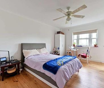 Wyatt Drive, Castelnau, SW13 - Photo 4