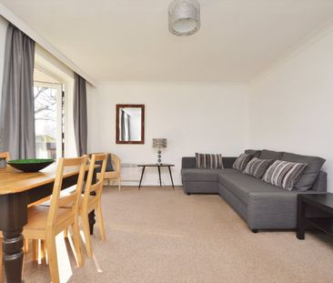 Flat to rent - Wavel Place, London, SE26 - Photo 6