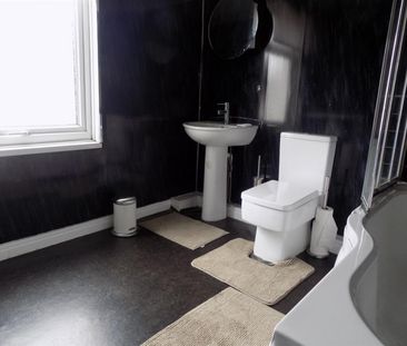 2 bedroom Flat To Let - Photo 6