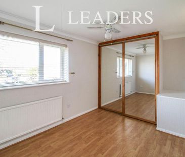 3 bedroom semi-detached house to rent - Photo 2