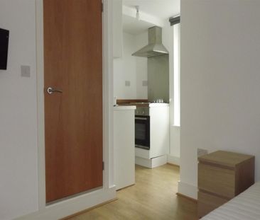 Room 2, 58 Brookhill Road, London - Photo 1