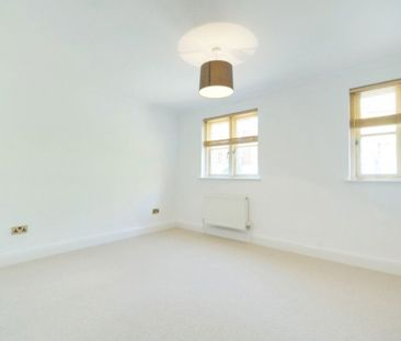 A 3 Bedroom House in Chelsea Square GL50 3RG - Photo 6