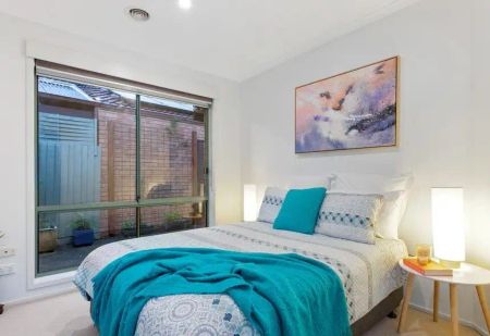 “Charming 3-Bedroom Family Home!” - Photo 4