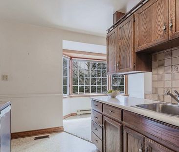 For Lease - 2416 Rebecca Street Unit# Upper, Oakville, Ontario - Photo 1