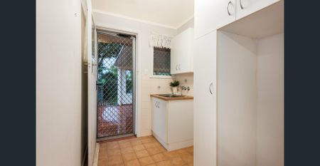 Centenary Heights - 3 Bedroom surprise package! - Photo 4