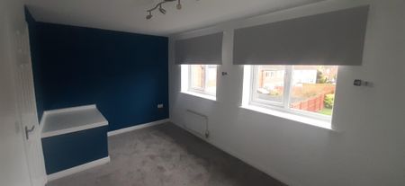 NEWLY REFURBISHED HOME – rare to market – immaculate 3 bed semi located in a quiet cul-de-sac to let in Bradford - Photo 3