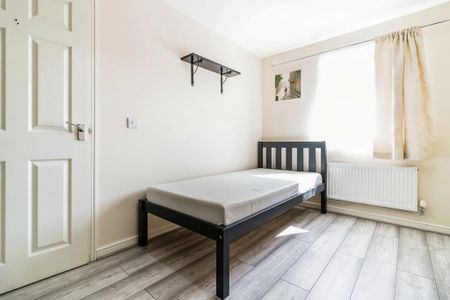 2 bedroom semi-detached house to rent - Photo 2