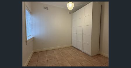 Stylish Potts Point Apartment with Courtyard - Photo 4