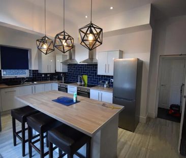 6 Beds - Property - - Photo 5