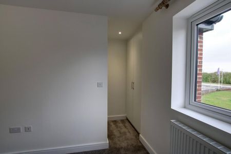 3 bedroom semi-detached house to rent - Photo 4