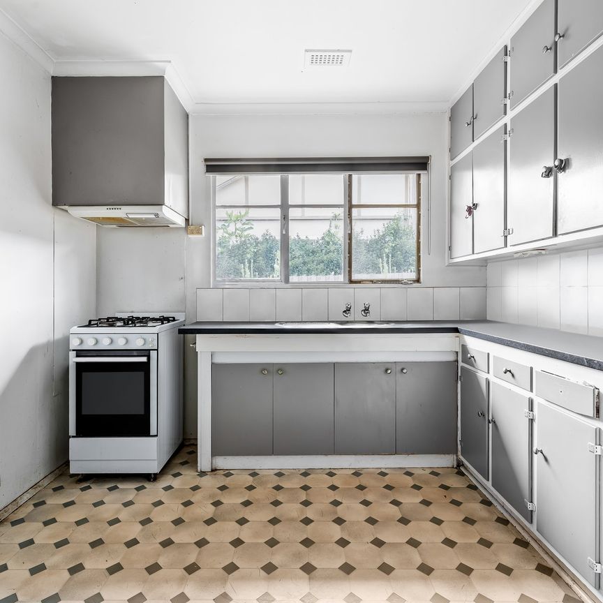Comfort, Character & Convenience – Your New Home in Preston! - Photo 1