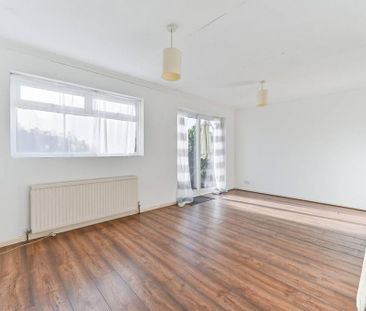 3 bedroom end of terrace house to rent - Photo 2