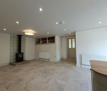 3 bedroom detached bungalow to rent - Photo 2
