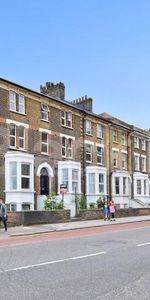 Superbly located generous top floor period conversion - Photo 4