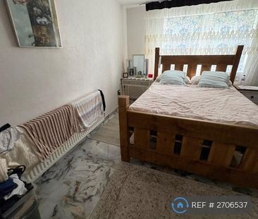 4 bedroom terraced house to rent - Photo 4