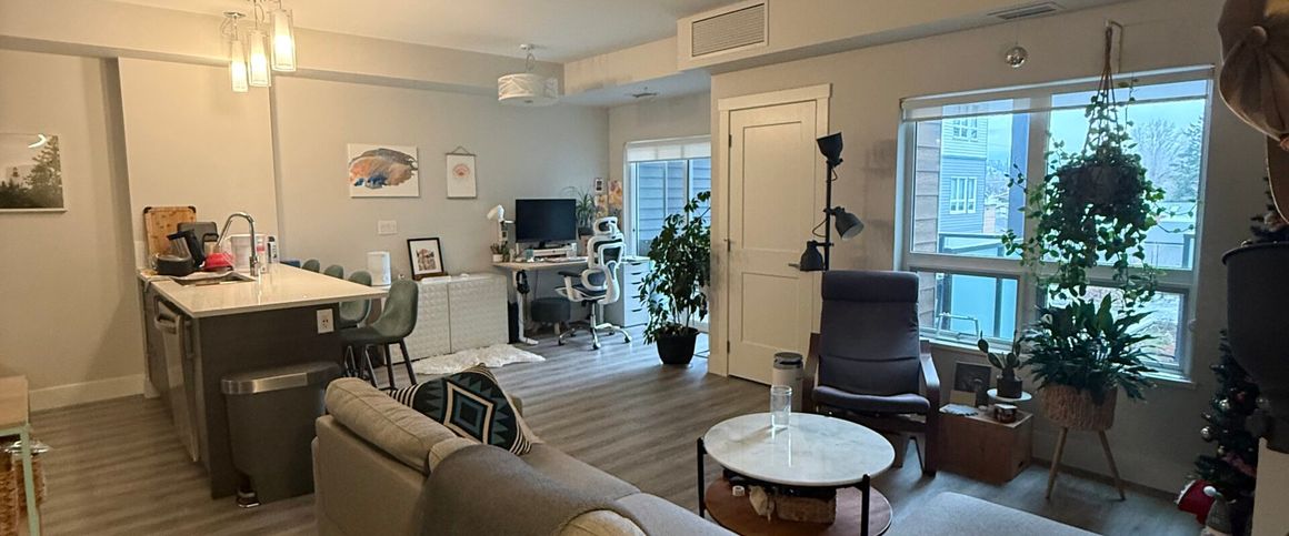 Pet Friendly at SoHo Kelowna! - Photo 1