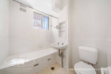 Walk to station! - Photo 4