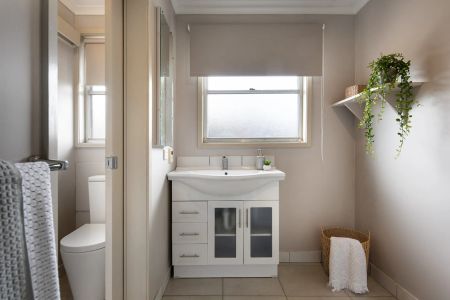 Quiet home with large shed in California Gully - Photo 3