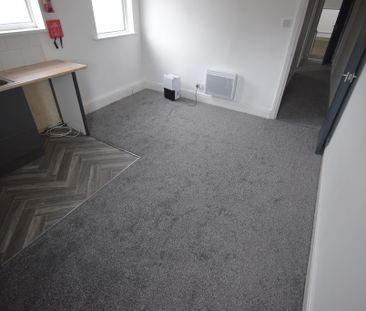 To Let 1 Bed Apartment - Photo 2