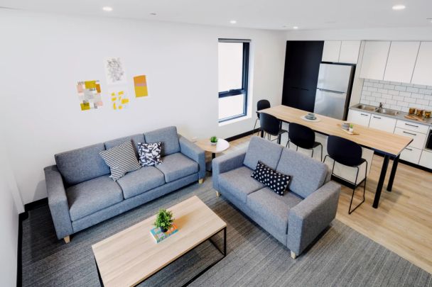 Six Bedroom Apartment Bronze - Photo 1