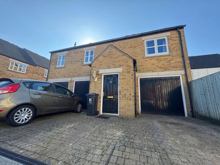 2 bedroom coach house to rent - Photo 3