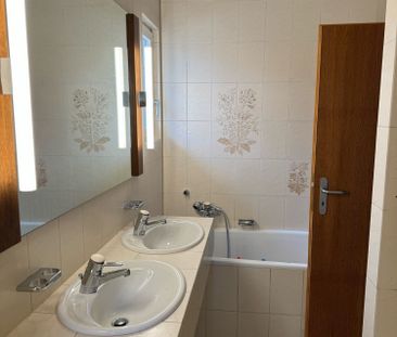 Idyllisches Wohnen am Rebberg: 4.5-Zimmer-Doppelhaushälfte in Weining - Photo 5