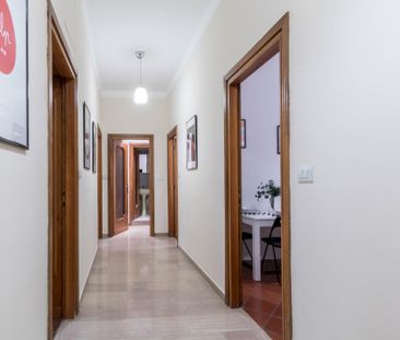 Elegant single room in Viale Regina Margherita - Photo 2