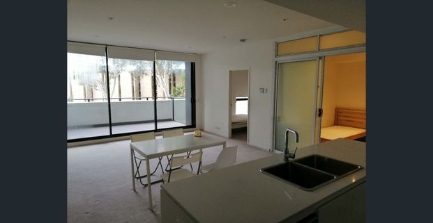 Fully Furnished-Super convenient & affordable 2B1B! Close to restaurant & bus station & train station & shopping center! - Photo 1