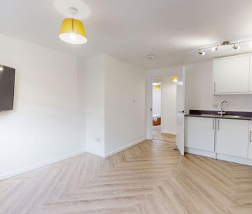 4 bedroom flat to rent - Photo 5