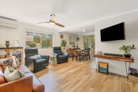 Three Bedroom Townhouse in an Ideal Greenbank Location - Photo 2