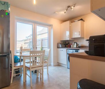 2 bedroom end of terrace house to rent - Photo 5