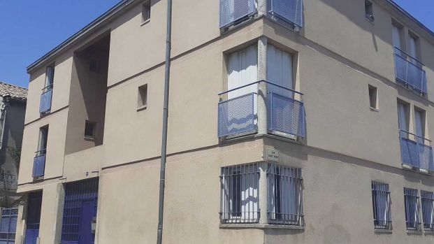 NIMES CENTRE/LYCEE DHUODA - RUE HENRI IV - STUDIO 21.32 M2 AU 1ER ETAGE - Photo 1
