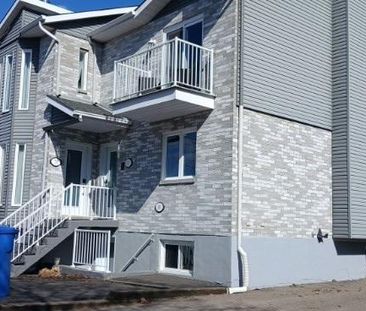 Grand 51/2 Blainville secteur recherché - Photo 1