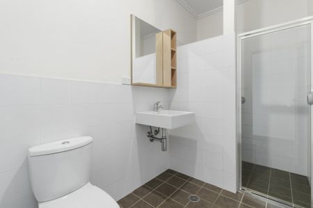 Beautifully Presented Townhouse! - Photo 5