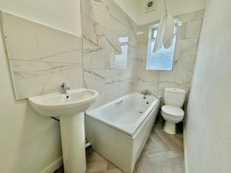 4 bedroom terraced house to rent - Photo 5