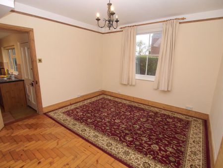 4 bedroom semi-detached house to rent - Photo 2